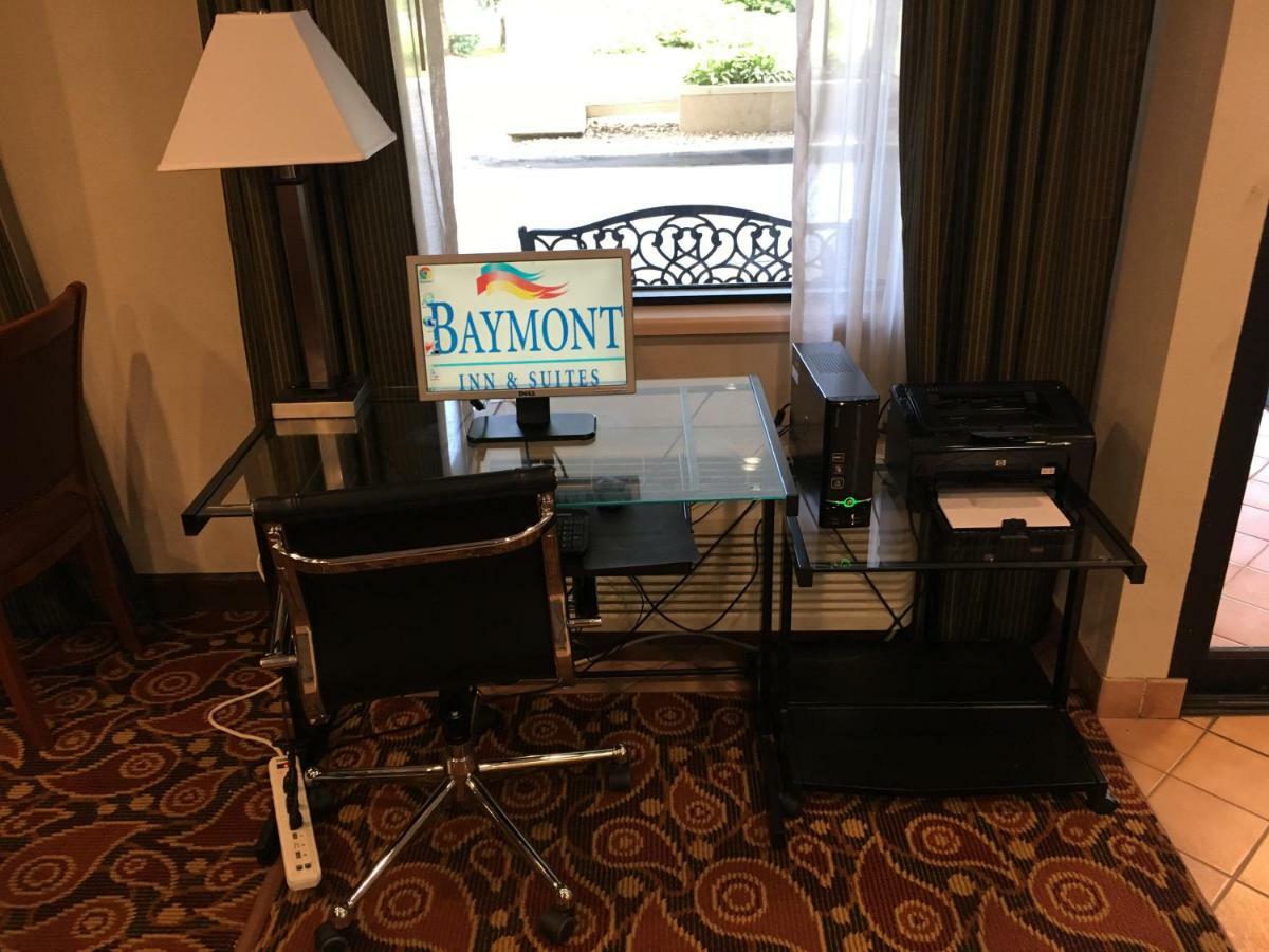 Baymont By Wyndham St. Joseph/Стивенсвилл Экстерьер фото